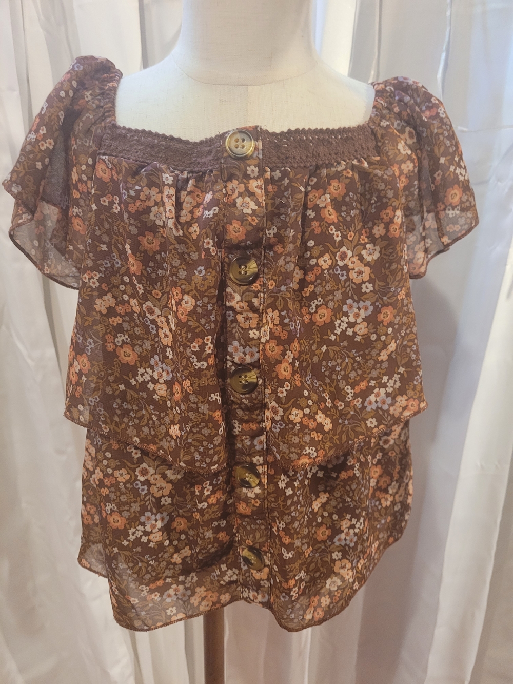 Amy Byer Brown Floral Button-Front Peasant Top